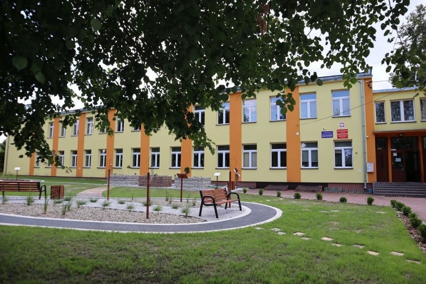 Wyjątkowy Ogród Sensoryczny powstał przy Szkole Podstawowej w Młodzawach. Zobacz zdjęcia