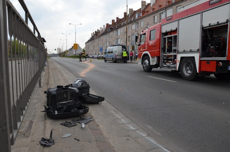 Wrocław: Wypadek na al. Hallera. Motocykl zderzył się z samochodem (FOTO)