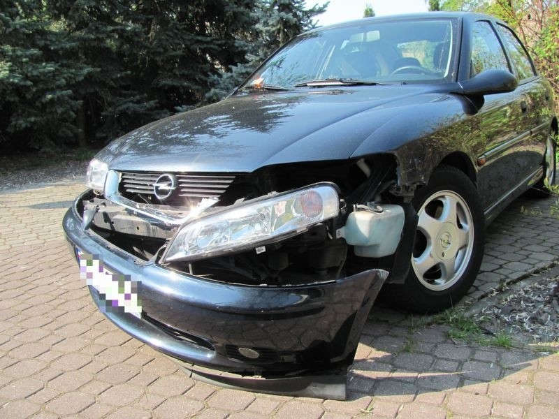 Opel na ostrołęckich numerach rejestracyjnych zderzył się z...