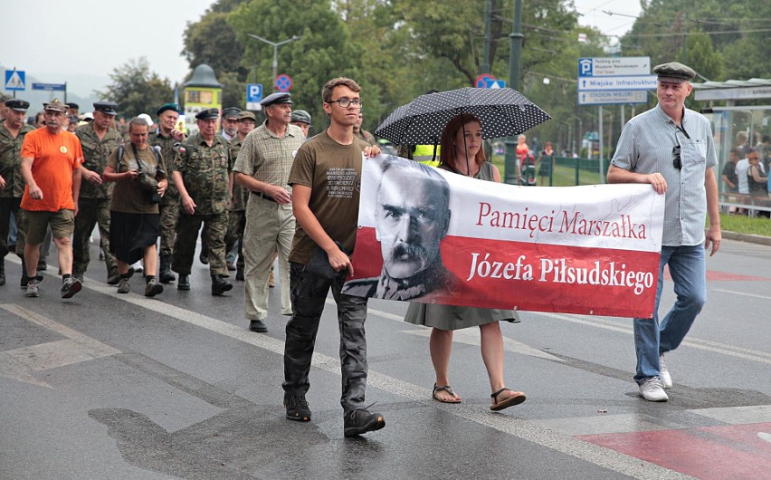 Marsz Szlakiem I Kompanii Kadrowej "Kadrówka" przeszedł ulicami Krakowa [ZDJĘCIA]