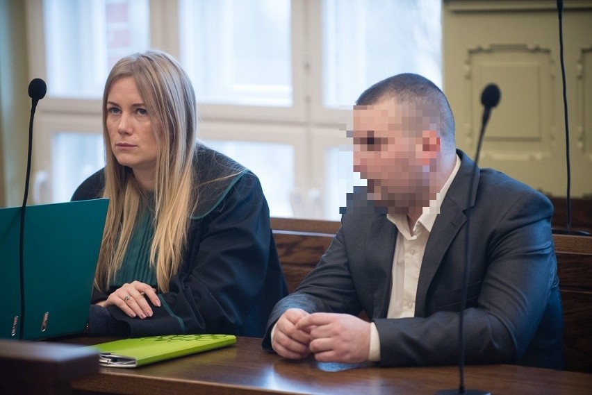 30-letni Bartosz D. oskarżony jest znęcanie się nad...