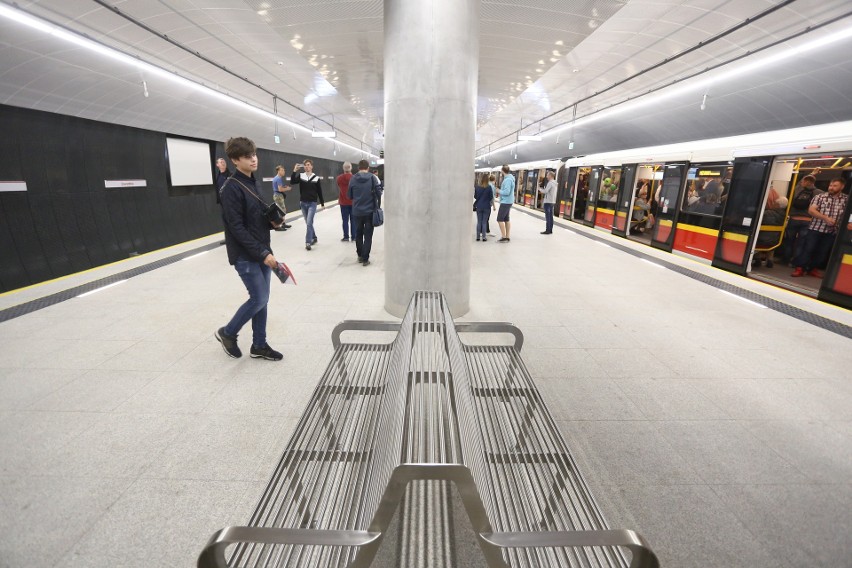 Metro Warszawa 2019. Nowe stacje II linii metra otwarte [ZDJĘCIA] Jak wyglądają Szwedzka, Targówek Mieszkaniowy i Trocka?