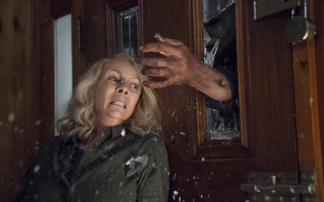 Jamie Lee Curtis w roli nękanej przez psychopatę Laurie Strode.