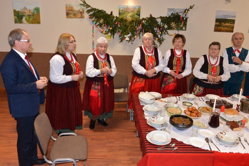 Tak dawniej Bóg się rodził w Górach Świętokrzyskich. Tradycyjna wigilia Chełmowianek w Rudkach (WIDEO, ZDJĘCIA)