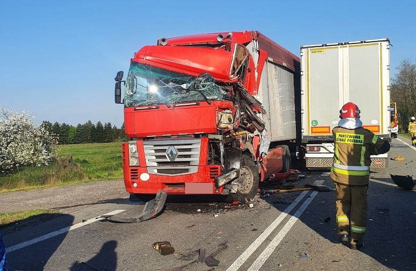 Do wypadku doszło na kilka minut po godzinie 17 na drodze...