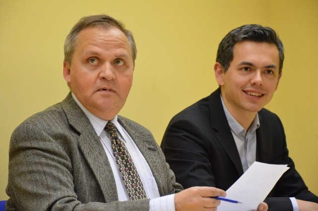 Od lewej Mariusz Brunka i Kamil Kaczmarek zapraszają do dyskusji