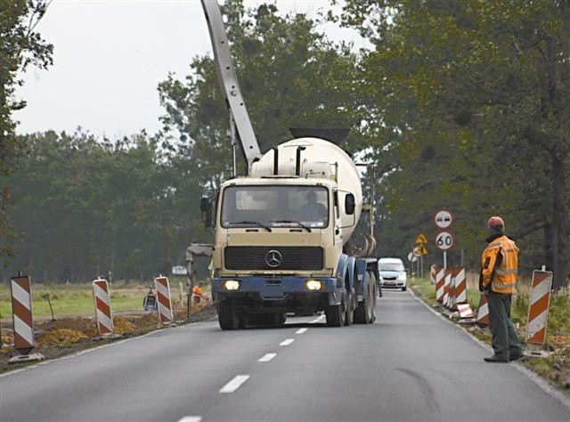 Drogowcy nie wykluczają, że na pewnym etapie prac będą musieli wprowadzić ruch wahadłowy. (fot. Piotr Mazurczak)