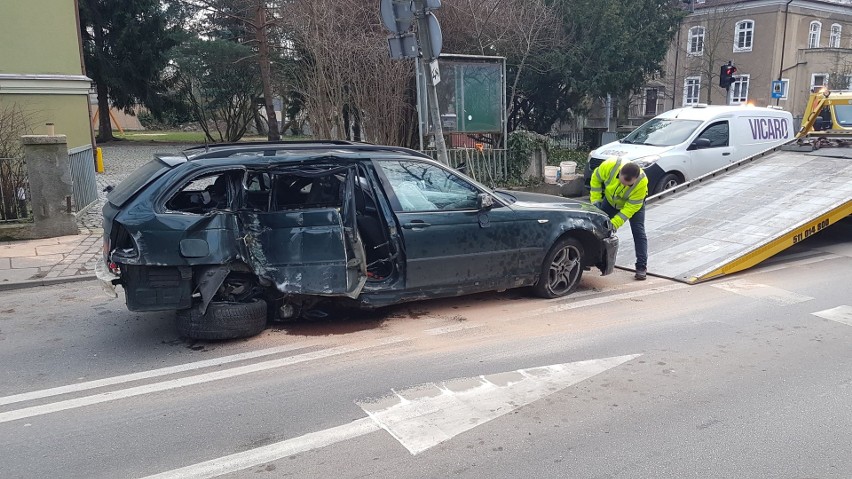 Wypadek na skrzyżowaniu ulic Piotra Skargi i Monte Cassino w Szczecinie. Jedna osoba ranna 