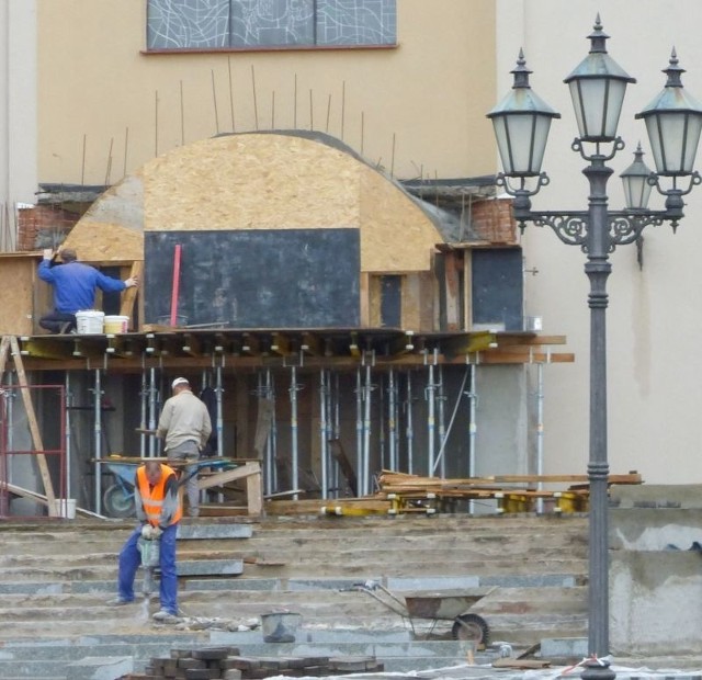 Wejście do ostrobramskiego sanktuarium jest przebudowywane na uroczystości obwołania go bazyliką.