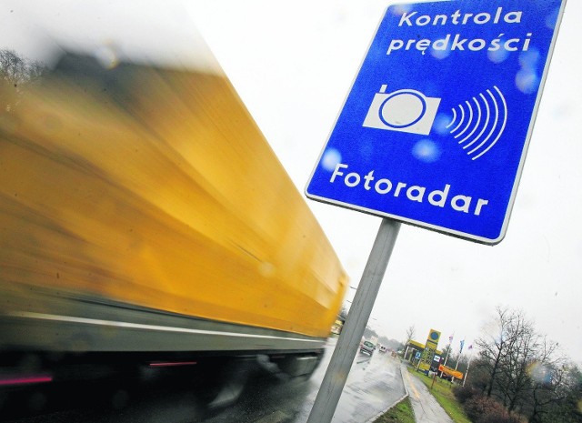 CANARD - Centrum Automatycznego Nadzoru nad Ruchem Drogowym. Wdrożenie takiego rozwiązania ma na celu zwiększenie poziomu bezpieczeństwa na polskich drogach.