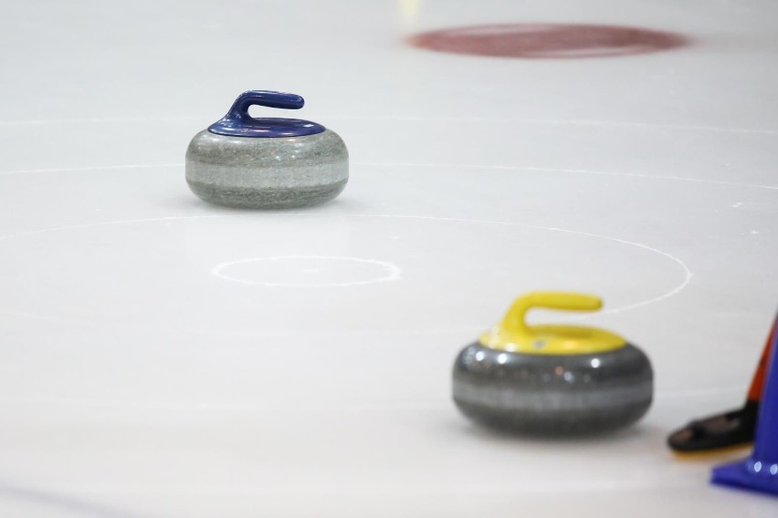 Krakowski Klub Curlingowy zaprasza do gry w "szachy na lodzie". Lodowisko do curlingu już otwarte