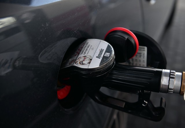 W najbliższych dniach krajowi producenci paliw wprowadzą dalsze zmiany do swoich cenników hurtowych, ale e-petrol.pl spodziewa się, że ich skala będzie niewielka