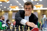 Magnus Carlsen gwiazdą turnieju szachowego w Warszawie. Norweg polubił... poker