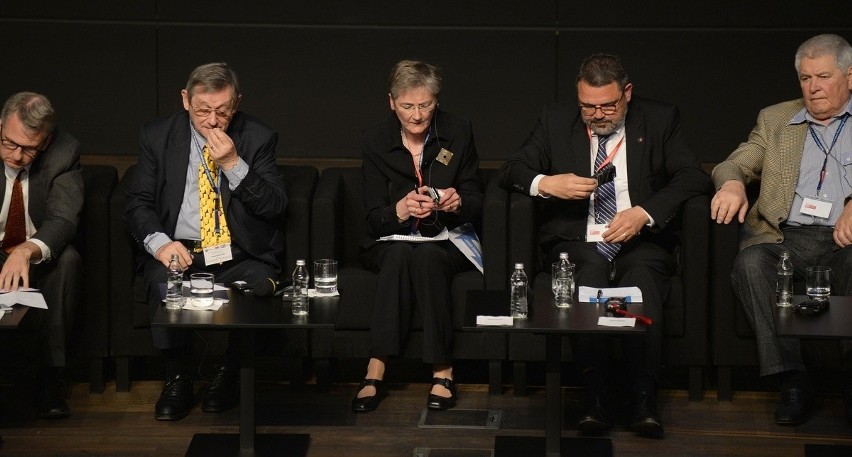 Europejscy politycy wzięli udział w konferencji w ECS,...