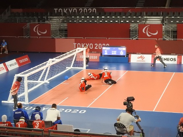 Rywalizacja w goalballu podczas ostatnich igrzysk paraolimpijskich w Tokio