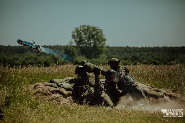 Szkolenie żołnierzy Wojsk Obrony Terytorialnej ze strzelania przeciwpancernymi pociskami kierowanymi Javelin