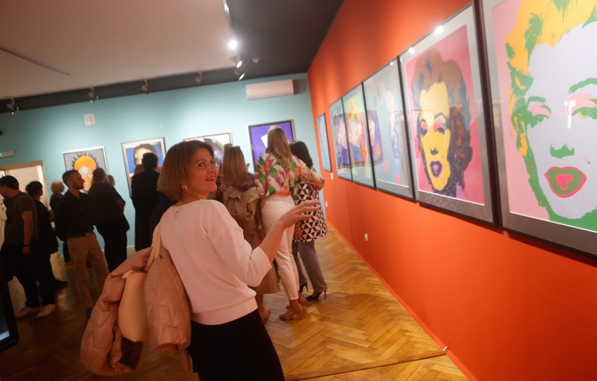 W Rzeszowie otwarto wystawę prac Andy’ego Warhola i związanych z nim pamiątek [ZDJĘCIA, WIDEO]