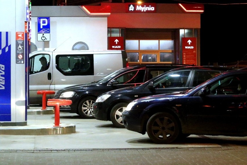 Sytuacja na stacjach benzynowych we Wrocławiu, po wkroczeniu...