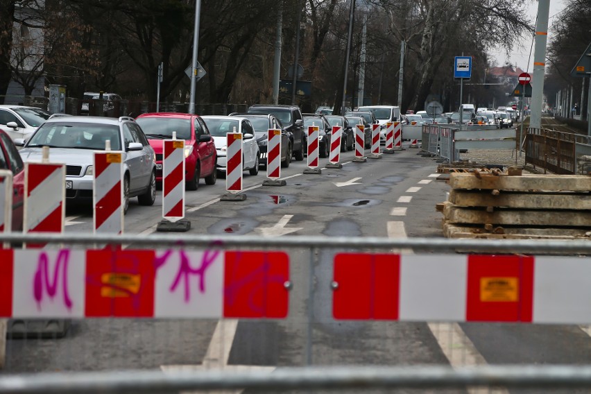 Dobiega końca przebudowa rozjazdów na skrzyżowaniu...