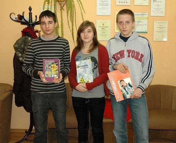 Michał Nester, (od lewej) Martyna Stęszewska i Piotr Szymański uczą się w trzeciej klasie rzepińskiego gimnazjum. Od września cała trójka planuje naukę w liceum ogólnokształcącym