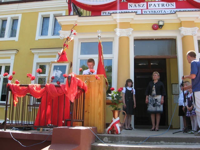 W 2010 roku uroczyście nadano szkole w Rzeszynku imię pułkownika Wyskoty Zakrzewskiego, wtedy była to jeszcze szkoła sześcioklasowa
