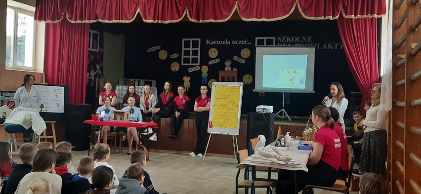 Szkolne Dni Profilaktyki w Publicznej Szkole Podstawowej w Iwaniskach. Wiele ciekawych zajęć. Zobacz zdjęcia