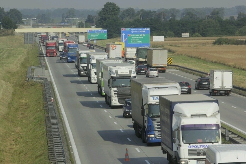 Wypadek na autostradzie A4. Utrudnienia pod Kostomłotami (ZDJĘCIA)