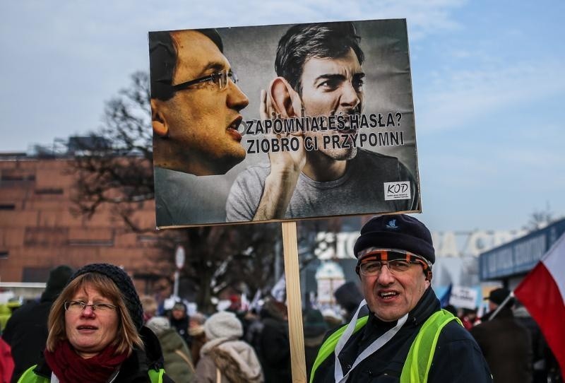 Tysiące osób na demonstracji KOD w Gdańsku [ZDJĘCIA, FILM]