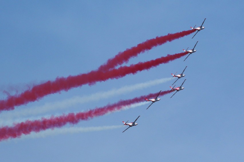 Air Festival Świdnik. Taniec Biało - Czerwonych Iskier na niebie [ZDJĘCIA, WIDEO]