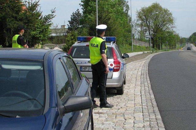 W 2014 policjanci na Opolszczyźnie zatrzymali 2046 praw jazdy (dla porównania w 2013 - 1169).