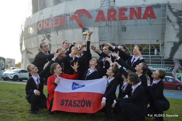 Zespół Kleks przed Orlen Areną w Płocku