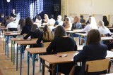 Egzamin gimnazjalny 2017: Na początek język polski [WIDEO]