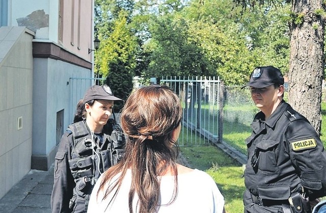 Mecenas reprezentująca dyrektor szkoły językowej rozmawiała tam wczoraj z właścicielami budynku oraz z policją.