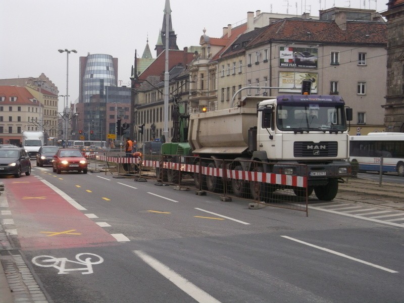 Wrocław: Budują nowy przystanek tramwajowy na Kazimierza Wielkiego (ZDJĘCIA)