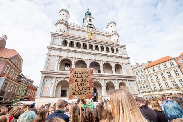 Ponad 1,2 tysiąca osób wyraziło chęć udziału w piątkowym Młodzieżowym Strajku Klimatycznym. Na placu Wolności po raz kolejny zbiorą się uczniowie, studenci, osoby młode, ale także seniorzy, by powalczyć o sprawiedliwość klimatyczną.