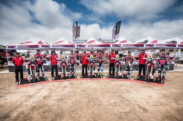 Po wygraniu poniedziałkowego, drugiego etapu Rajdu Dakar 2018 Joan Barreda z ekipy Monster Energy Honda Team objął prowadzenie w klasyfikacji motocyklistów.Fot. Honda