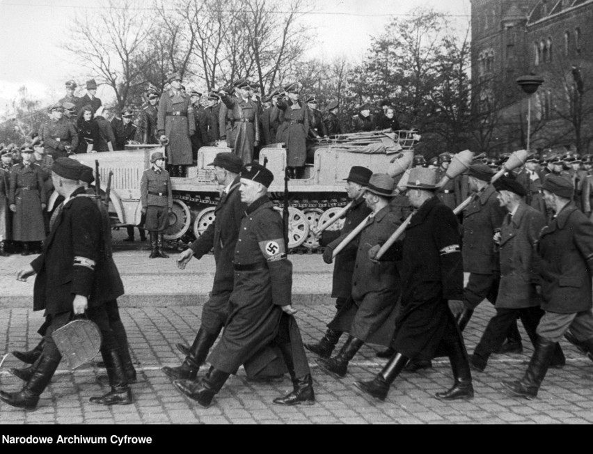 Poznań został zajęty przez Niemców 10 września 1939 roku. W...