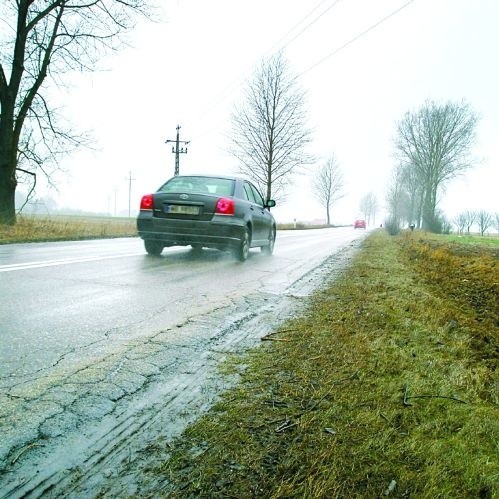 Droga jest w złym stanie i jej remont jest niezbędny. Zacznie się on w przyszłym miesiącu i potrwa do końca 2009 r.