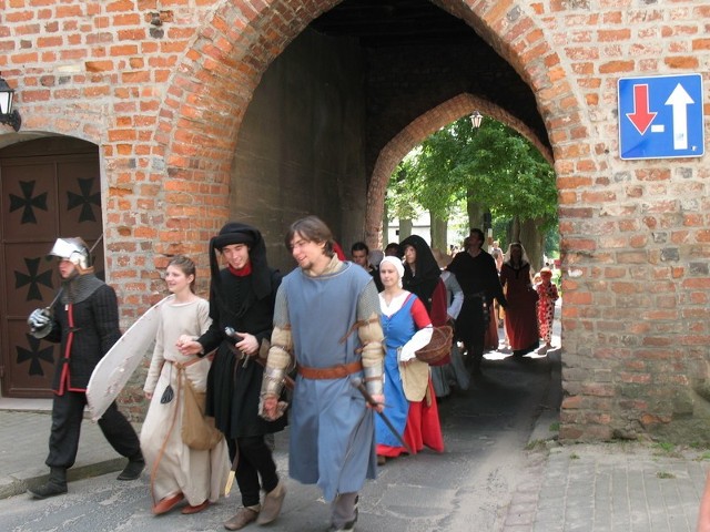 Jak za dawnych lat. W łagowskim zamku pojawili się rycerze i ich damy...