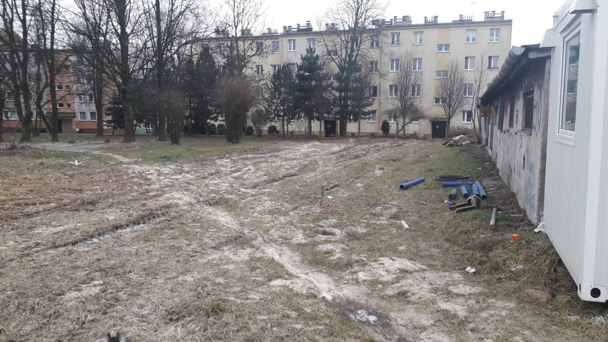 Kraków. Droga tuż pod oknami? Mieszkańcy osiedla Na Wzgórzach protestują. Pod topór mogą iść drzewa