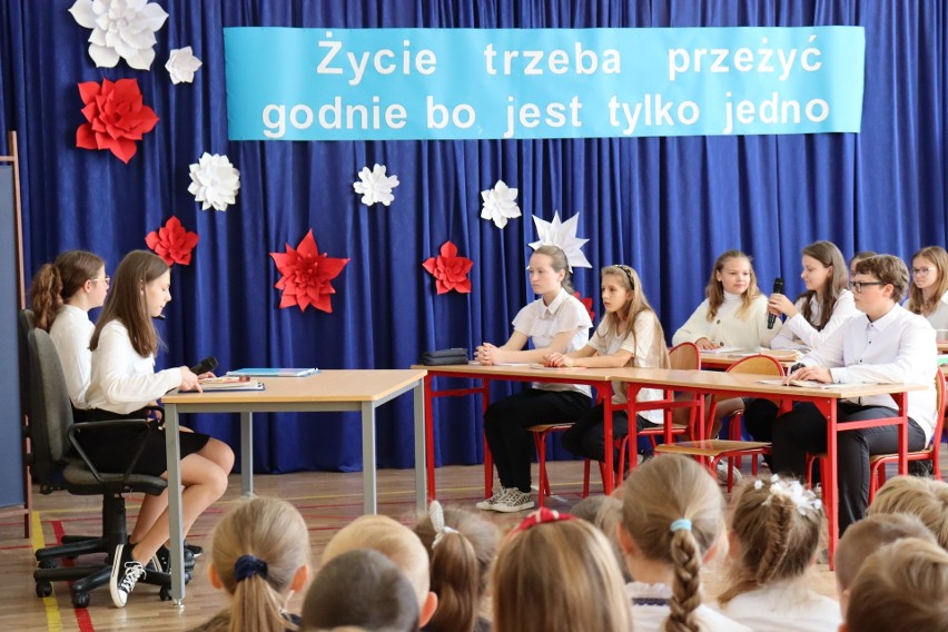 Dzień Patrona w szkole w Nowym Mieście nad Pilicą. Była msza i lekcja historii o kardynale Wyszyńskim