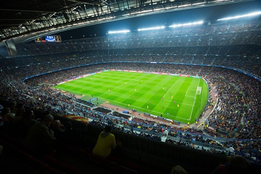 Camp Nou, stadion klubu FC Barcelona, może pomieścić 99 354...