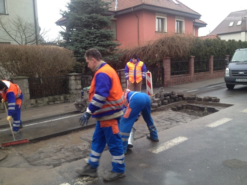 Awaria kanalizacyjna na ul. Reduty Ordona w Szczecinie