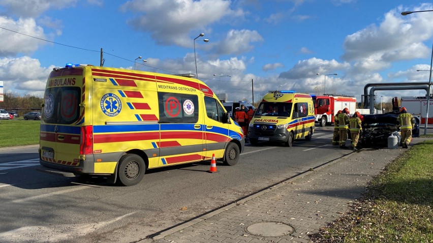 Wypadek w Ostrołęce, na skrzyżowaniu ulic Kołobrzeskiej i Bohaterów Westerplatte, 3.11.2022. Zdjęcia