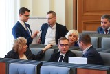 Rekordowy budżet województwa dolnośląskiego na 2023 uchwalony. Nie było "śląskiego scenariusza", koalicja PiS i Bezpartyjnych rządzi