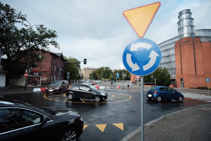 Nowa organizacja ruchu w centrum Poznania sprawia kierowcom...