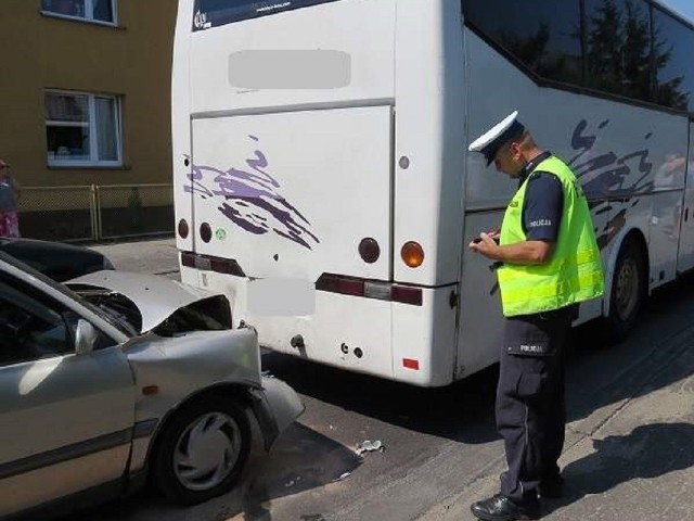 Na szczęście w tej  stłuczce nikt nie ucierpiał i skończyło się na mandacie.