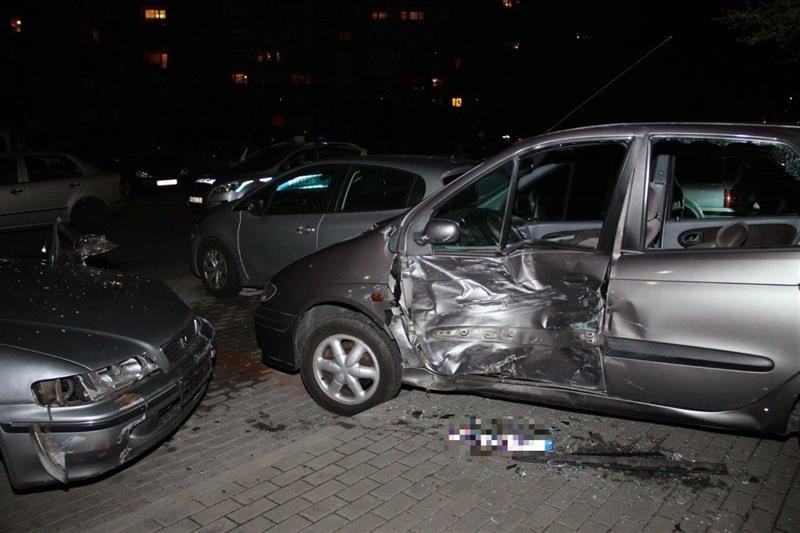 Pijany kierowca hondy uszkodził dwa samochody.