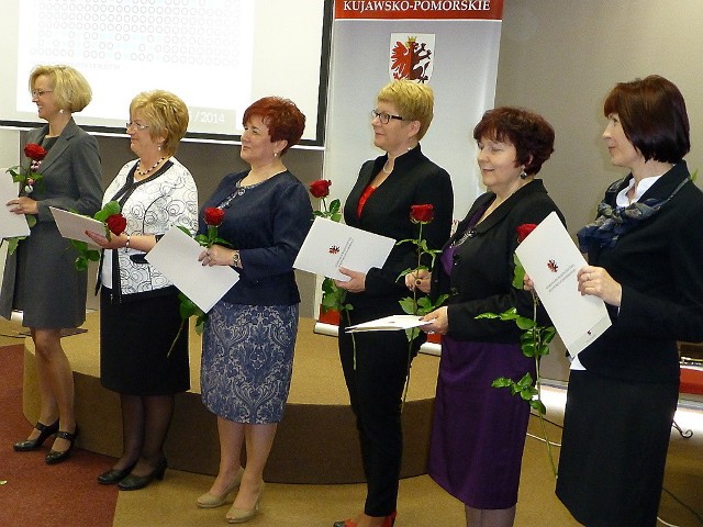 Bibliotekarz otrzymali nagrody marszałka i odznaki przyznawane przez ministra kultury i dziedzictwa narodowego.