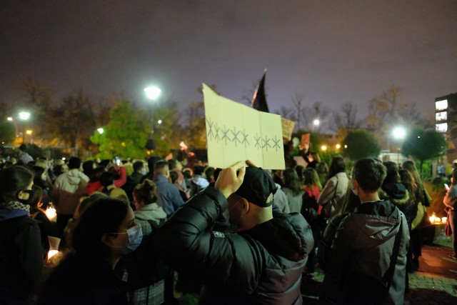 Protest w sprawie zaostrzenia ustawy antyaborcyjnej w Gliwicach Zobacz kolejne zdjęcia. Przesuwaj zdjęcia w prawo - naciśnij strzałkę lub przycisk NASTĘPNE